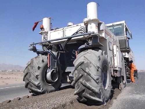 نظارت کارگاهی و عالیه بر پروژه های روکش آسفالت ، بهسازی ، تثبیت بستر با آهک در استانهای مختلف